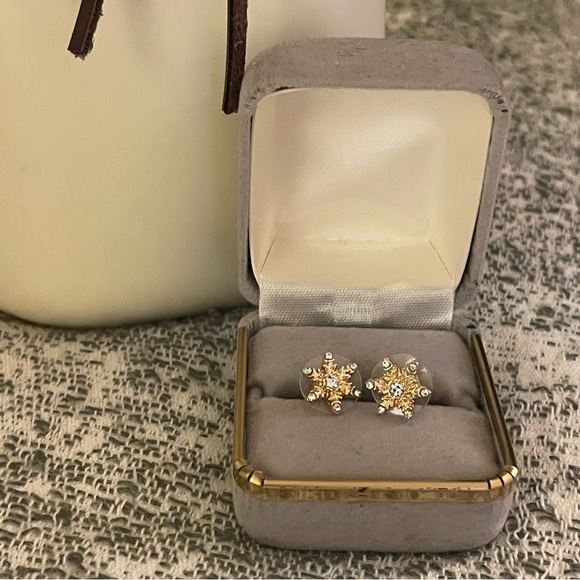 Gold-tone Snowflake Studs - Picture 2 of 3